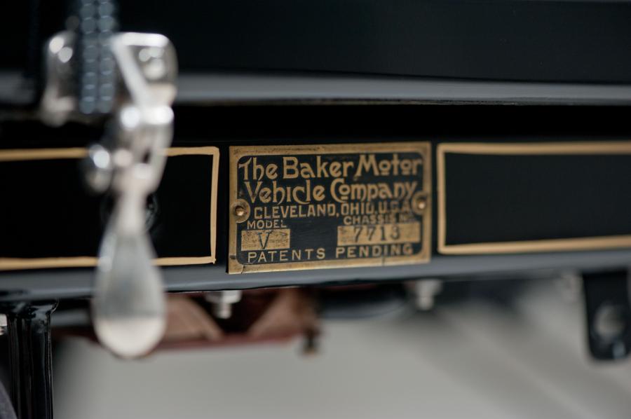 Детали экстерьера Baker Electric Model V Special Extension Coupe 1912 года  (фото 16 из 22)